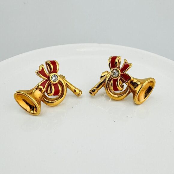 Vintage Avon Holiday Trumpet Ribbon Christmas Festive Stud Gold Tone Retro - Picture 1 of 6